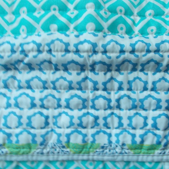 NWOT Kensie Home Set of Two Quilted Shams 21"x 27" - Picture 7 of 12